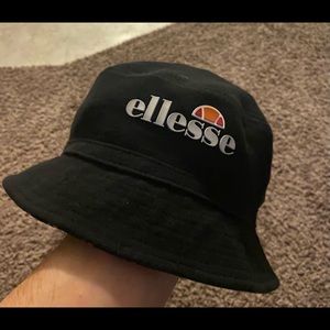 Ellesse bucket hat